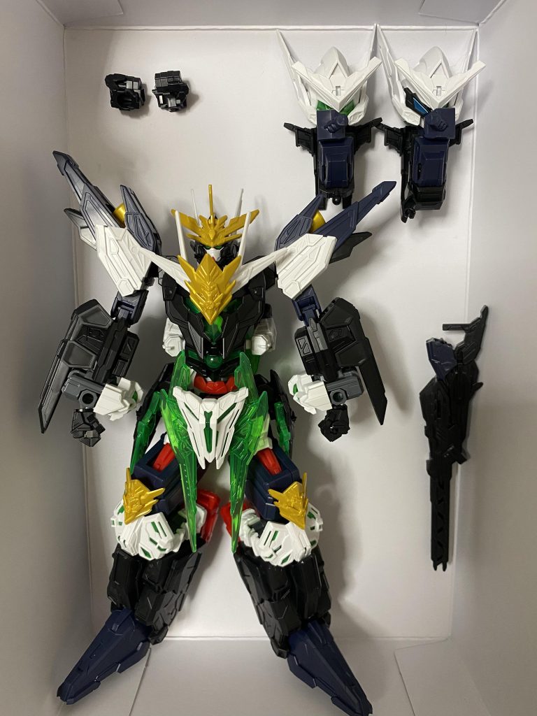 手間がかかりますが、手は２セットあるので、加工して開きてもつくりたいですね😊フロントスカートの稼働や。クアンタの足をかくすカバーもつけたい。できれば、クアンタの股関節も、そして、完成したら塗装もしてみたい。、、でも、デザインやバランスが素晴らしいから、あまり手をつけたくない。見てくださってありがとうございました。