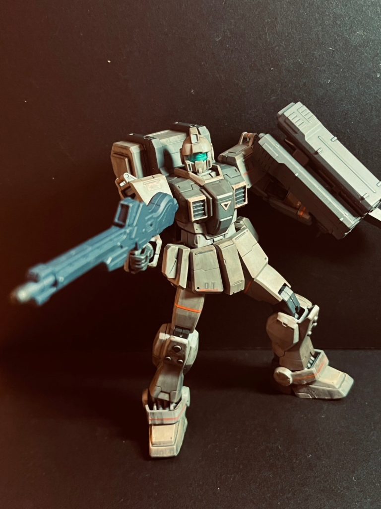 このライフルはデルタガンダムから拝借しました。先端が折れていたので一応カモフラージュ?をしました。