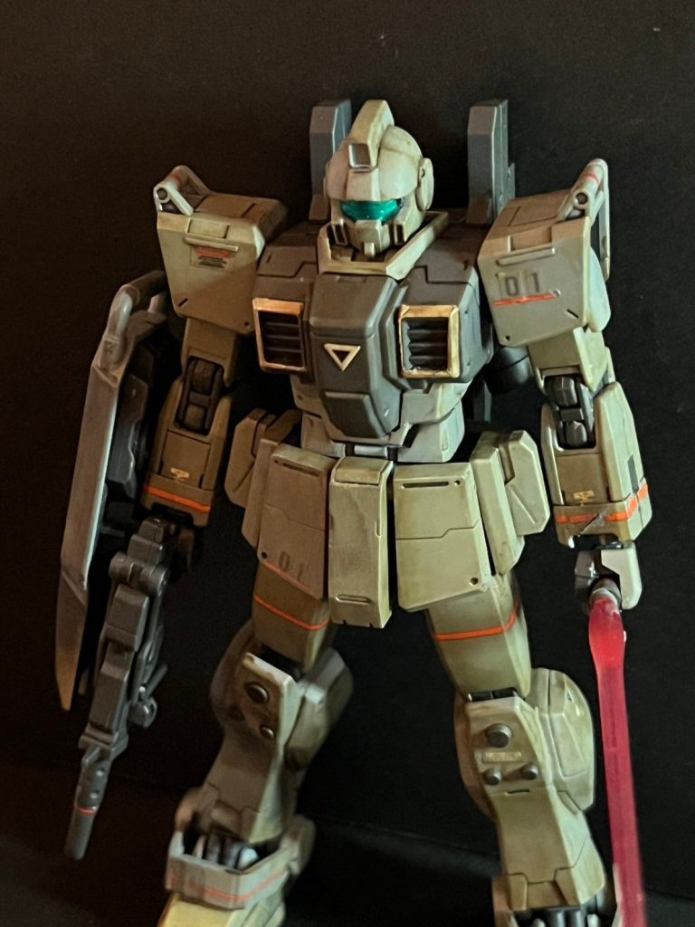 初めてラインデカール?を貼ってみました。あと少しだけ傷をつけています。