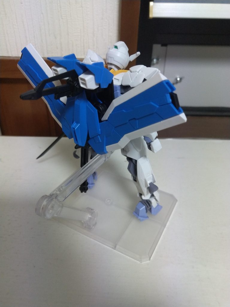 後方ミキシングしたはいいものの、アクションベースが無いと転倒しちゃう…(gundam-kao5)