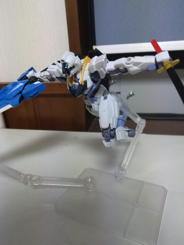 星雨ノ舞(ホシアマノマイ)!音速をも超える超スピードで猛突、そして切り裂く。この機体最大の大技だ!