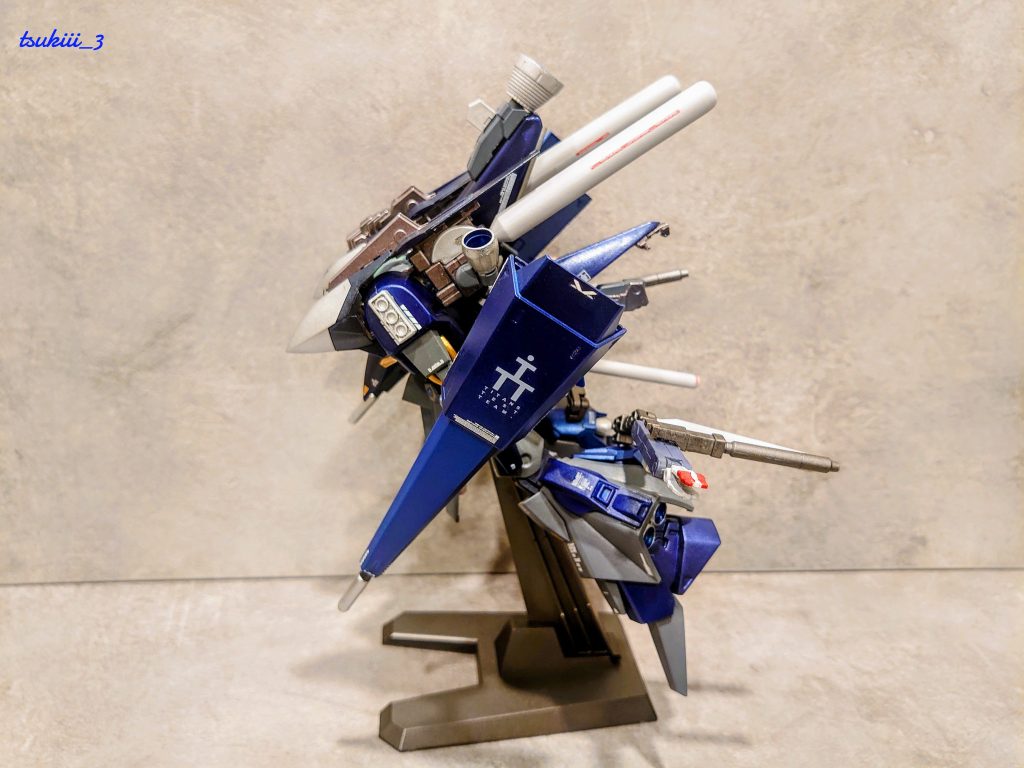 追加装備・脚部装甲(HGガンダムダブルエックス) ・脚部バーニア(30MM)・脚部サブアーム(バトルアームズ)・サブアームビーム砲(HGリ・ガズィ)・胸部ハイメガキャノン(SDΖプラス)・腕部スラスター(30MM)・背面バーニア(HGジオング)・プロペラントタンク(WAVE)・フルドド側面バーニア(30MM)