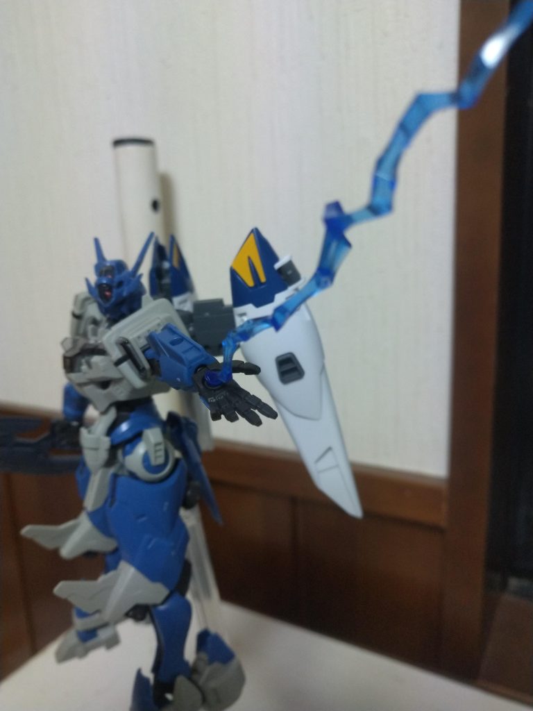 アークバリサンダー本機のみ使用可能な電光線。相手を麻痺させ、一定の確率で機体の機能が停止する。