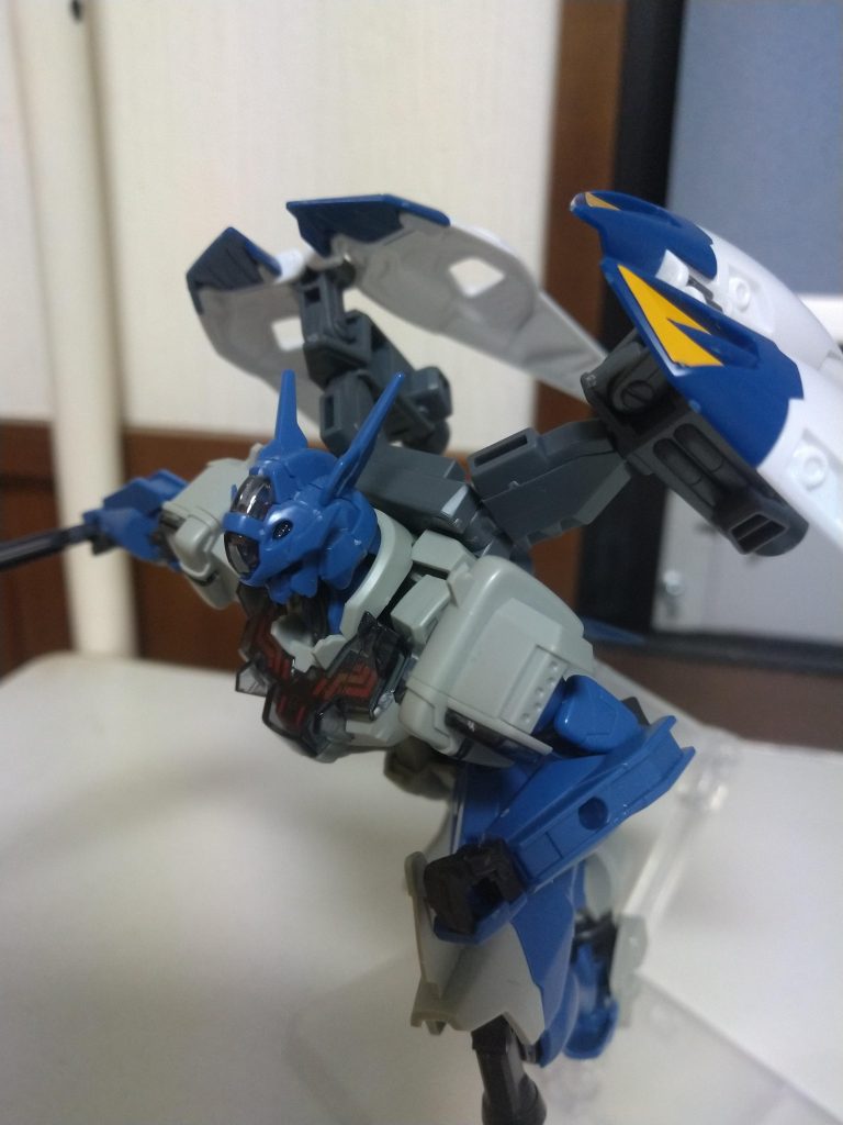 飛行ユニット「アークウィニング」大気圏外突入する際に必要なユニット。戦況に応じてパージもできる。