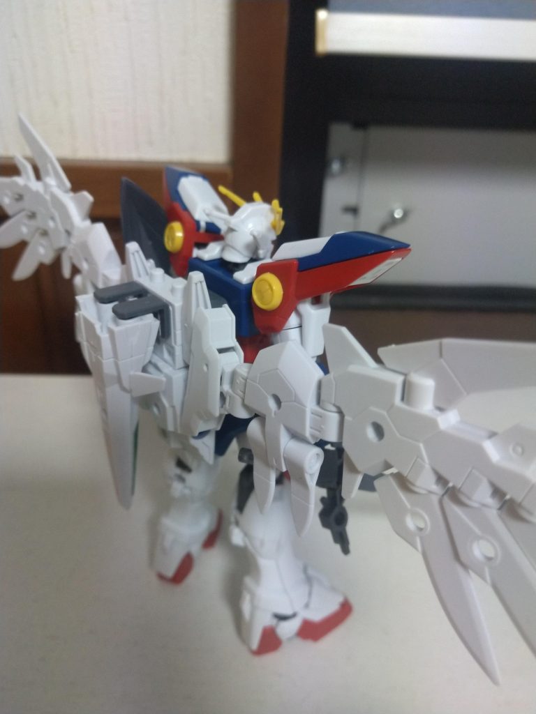 後方今回のコンセプトは、「もし、TV版ウイングガンダムゼロに生物的要素のサポートメカをドッキングしたら」と言う設定です。