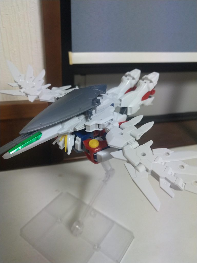 ドライバード形態本機はウイングゼロのネオバード形態の後継として変形が可能。こちらが大気圏内モード