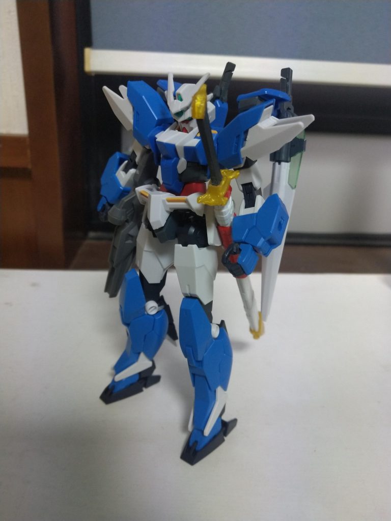 ダブルオーダイバー、コアガンダムII、アースアーマー、ジュピターヴアーマーの構成で、武器はガーベラストレート(RG)、ビームライフル(エアリアル)GNソードII(ダイバー)を使用。一部汎用ジョイントや加工をしてます。前方