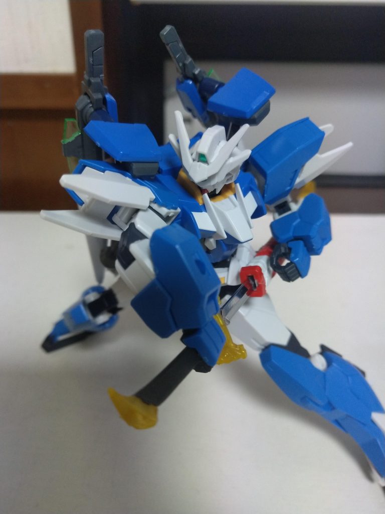 ガーベラストレート本機の近接主兵装。あらゆる実弾やビーム兵器を一刀両断する。刀と言えばこの抜刀ポーズですよね〜(gundam-kao7)