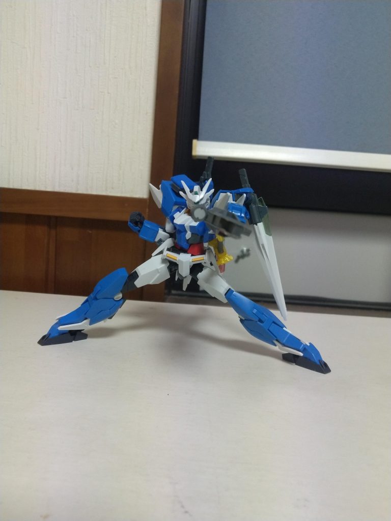 ビームシェルライフル本機の射撃兵器。他の機体では滅多見ない左での狙撃。