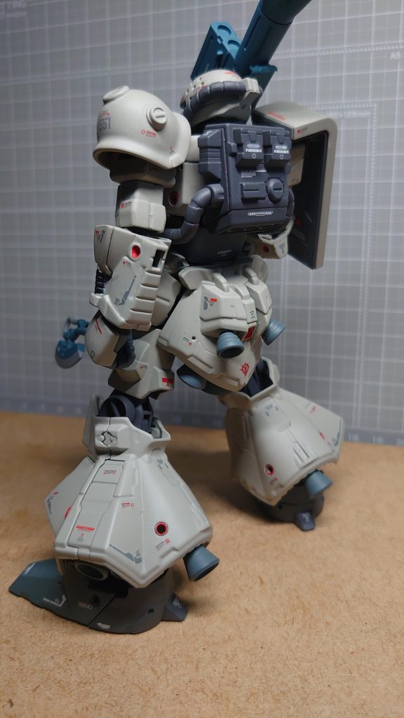 バックパックも余り物のグフ(オリジン)から拝借。うちにあるバーニアをこれでもかと盛りましたw