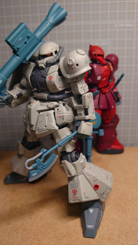 シャア専用R０５と(元はスレンダー機)２ショット