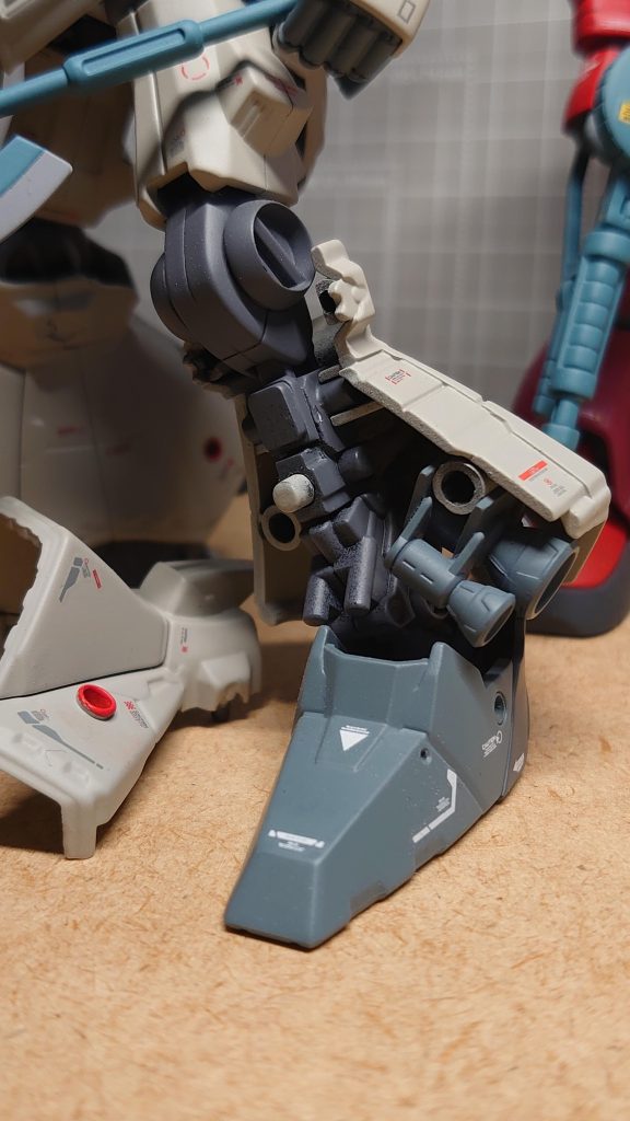 脚の内部。位置決めが面倒でした。(´ρ`)