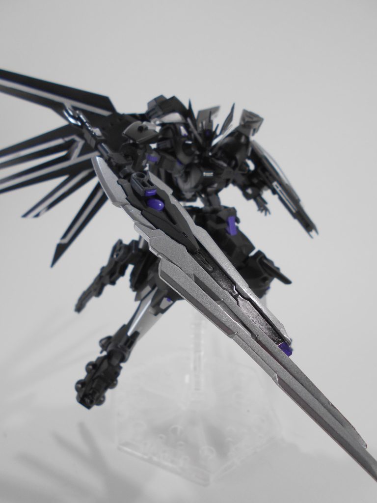 カレトヴルッフフェーダー改、「カオノス」。カレトヴルッフフェーダーを剣特化にし、グリップの部分は伸縮可能にしています。「カオノス」はギリシャ語で「冥闇」のアナグラムです。