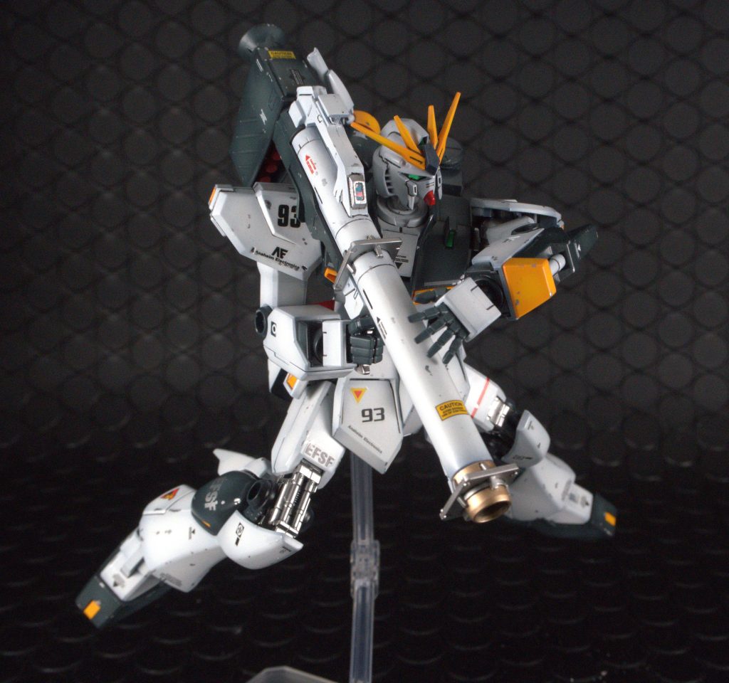 それぞれの武装はHGUCキットから頂戴しております。手首も握り拳や平手のあるHGUCのものを使っています。