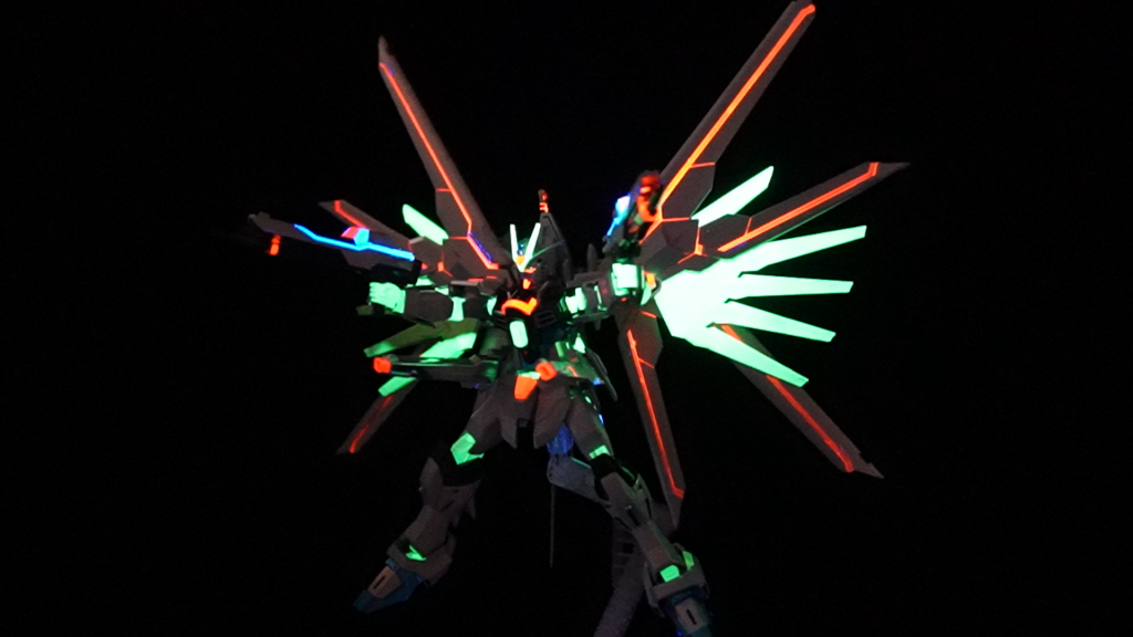 一部は蛍光塗料で塗装しました。