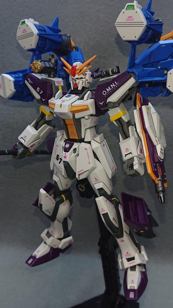 頭部       :シャイニングブレイク胴体       :ビルドストライクEG腰部       :ストライク肩        :ビルドストライクEG+ガンバレルストライカー腕部       :ビルドストライクEG脚部       :ストライク+スラスター(バトルアームアームズ)バックパック:マルチウイング(30MM)武装       :ガンバランス(ガンバレルストライカー+30MF)           ガトリングポッド(ガンダムX)           3連装ミサイル(MSG)           シールド(ビルドストライク)
