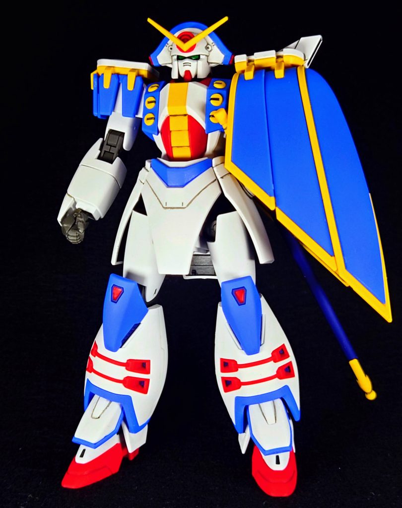 最近のキットなだけあってやはり色分けはかなり優秀ですね。胴体や肩、足もしっかりとしていて大きく手を加える必要は無かったです。ツインアイは今ならラピ―テープなどで輝かせる手法を行ったかなと思います。