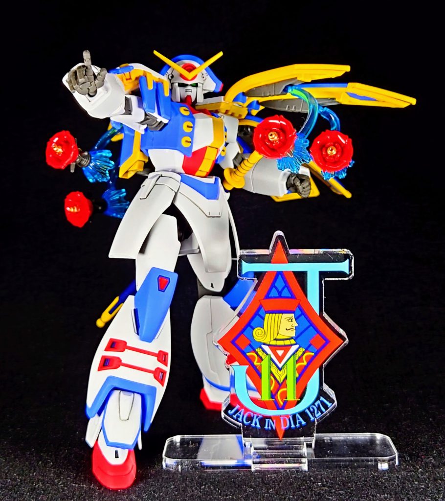 シャッフルの紋章と一緒に。この紋章のアクスタが発売された時にはドモン以外のシャッフルの機体は新HGの影の形もありませんでした。今では残すシャッフルはボルトのみという本当に嬉しい事になっております。この機体を仕上げた時は忙しく部分塗装仕上げとなりましたがもう一つ買ってあるのでいずれ全塗装や改造でもう一体仕上げたいと思っています。今後も新たなGガン機体が発売されることを期待したいです。そしてシャッフルの機体をすべてこの場所に投稿出来たらなと思います。最後までご閲覧ありがとうございました!