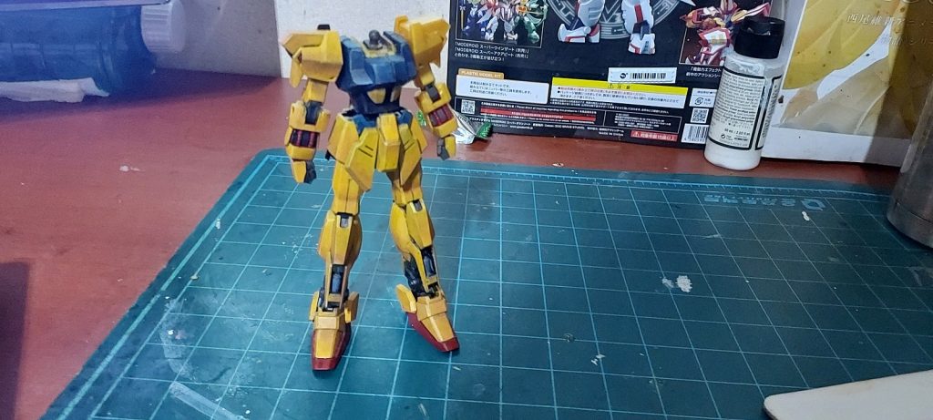 肩の名前はデカールを使いたくないので筆で塗りました 