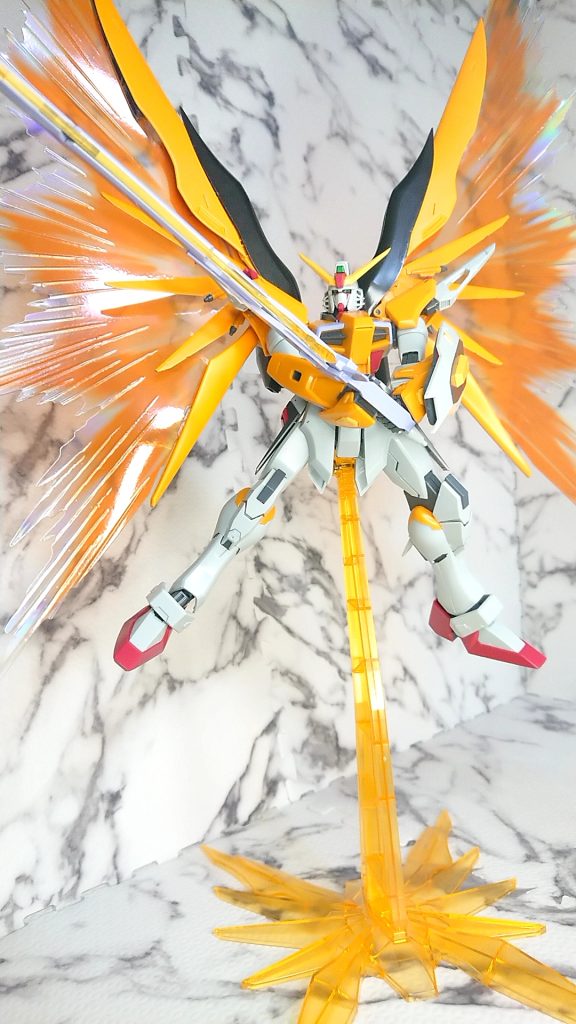 デスティニーシルエットの赤い部分が気になりまして、専用機なんだからやっぱり同色だよなって事でオレンジで塗装してみました。