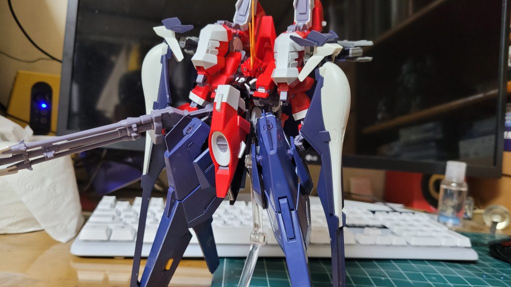 基本形にアクアハンブラビIIが合わさって、バーベインIIラ形になります。従来のアクアハンブラビIIのミサイルポッドの代わりにフルドゥドゥIIの強化型ウインチキャノンを装着しました。