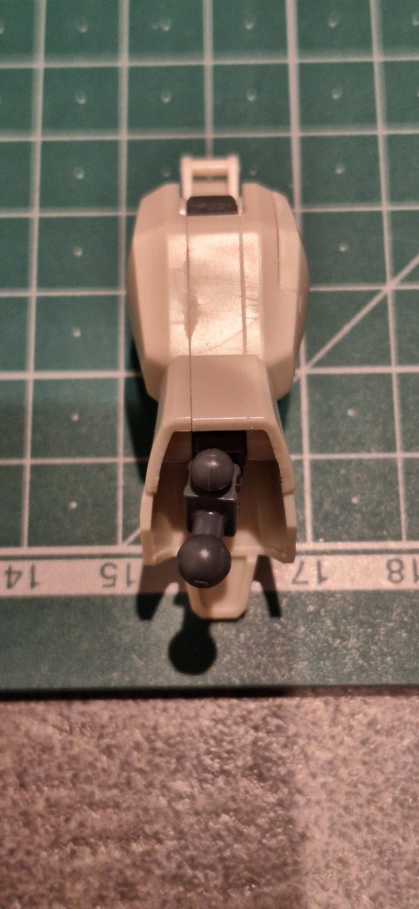 脚部後ろの筋彫りを追加