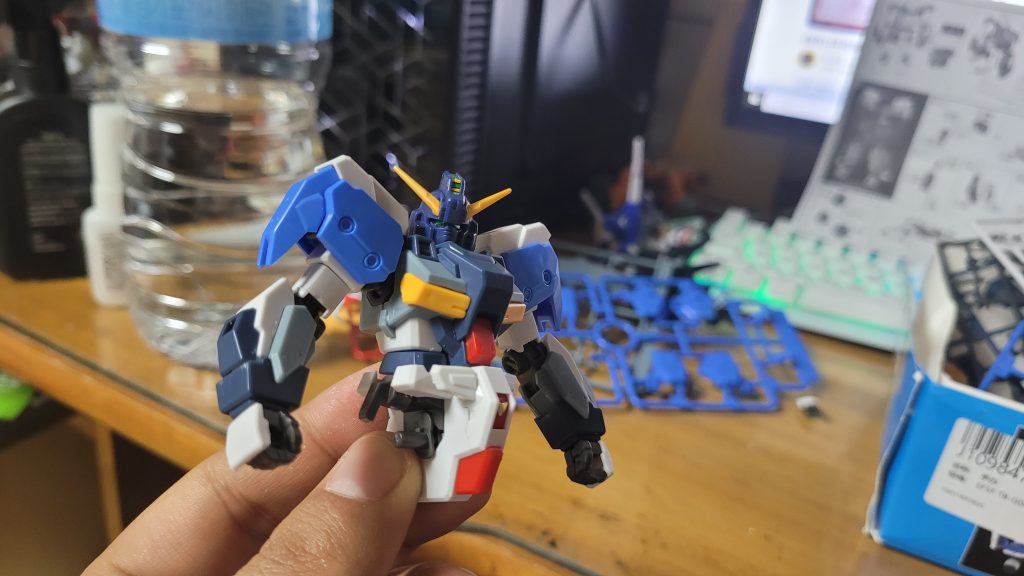 最初はアドバンスドヘーゼルの頭をそのまま使った。 よく似合うが、カラーのせいでミスマッチのようで悩んだ。