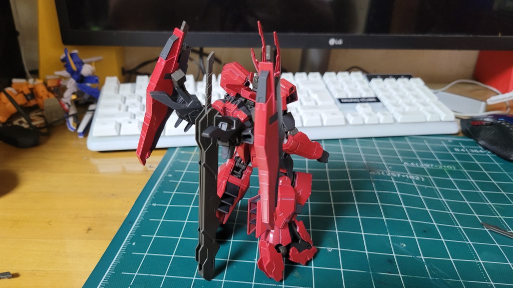 全体的な姿です。使用したプラモデルは、次の通りです。ガンダムアスタロトガンダムアスタロト リナッシュメントレギンレイズ·ジュリアTR-1 ヘーゼル カスタムガンダム·マルコシアス