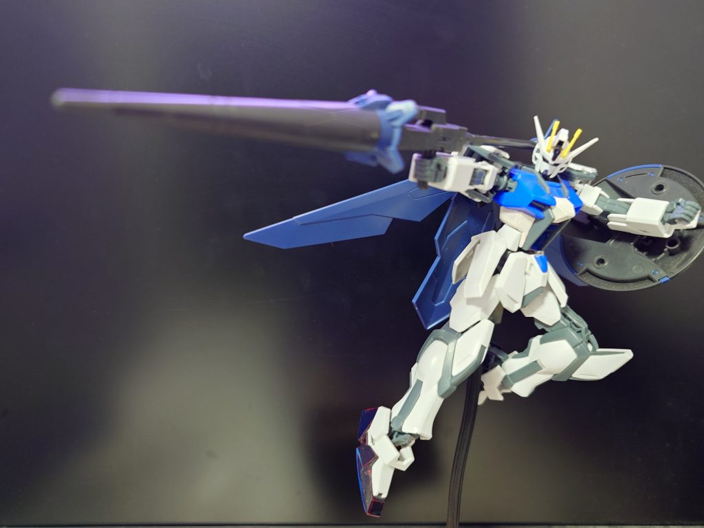 あまり調べずに「ガンプラ塗装=ガンダムマーカーでやるもの」なんて勝手に思い込み挑戦!これが無知な挑戦、つまり無謀ということにはまだ気づいてなかった(笑)