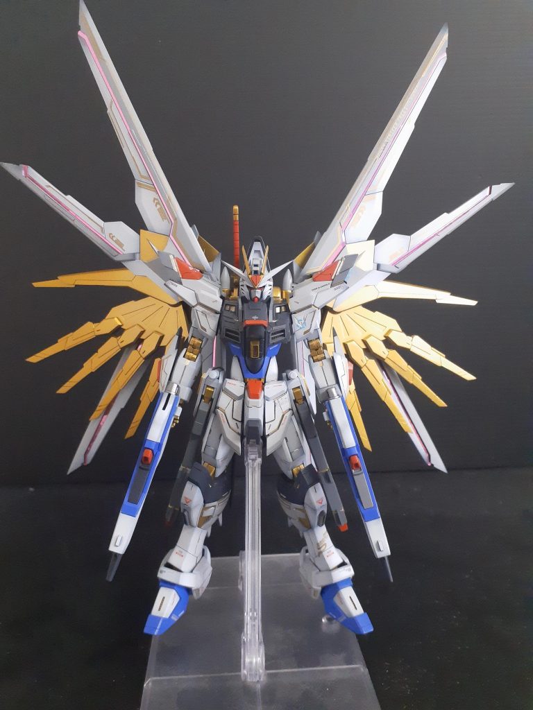 プラウドディフェンダーの金色の小羽をプラ板に置き換えてシャープな印象にしました