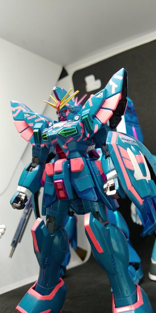 今回は【Gブルー×Gメタグリーン】、【蛍光ピンク×Gレッド】、コスモスメタブルー、メタリックピンク、イエローゴールド、ニューホワイト、【Gブラック×Gゴールド】、ヘビーガンメタリック、シャインシルバー、Gグレー、ホロブルー、ホロレッド ガイアカラー 蛍光ピンク