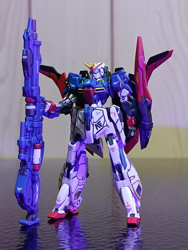 フェイスパーツが奥まっていて、目立たないのですが、ツインアイも頑張って塗ってます(gundam-kao5)