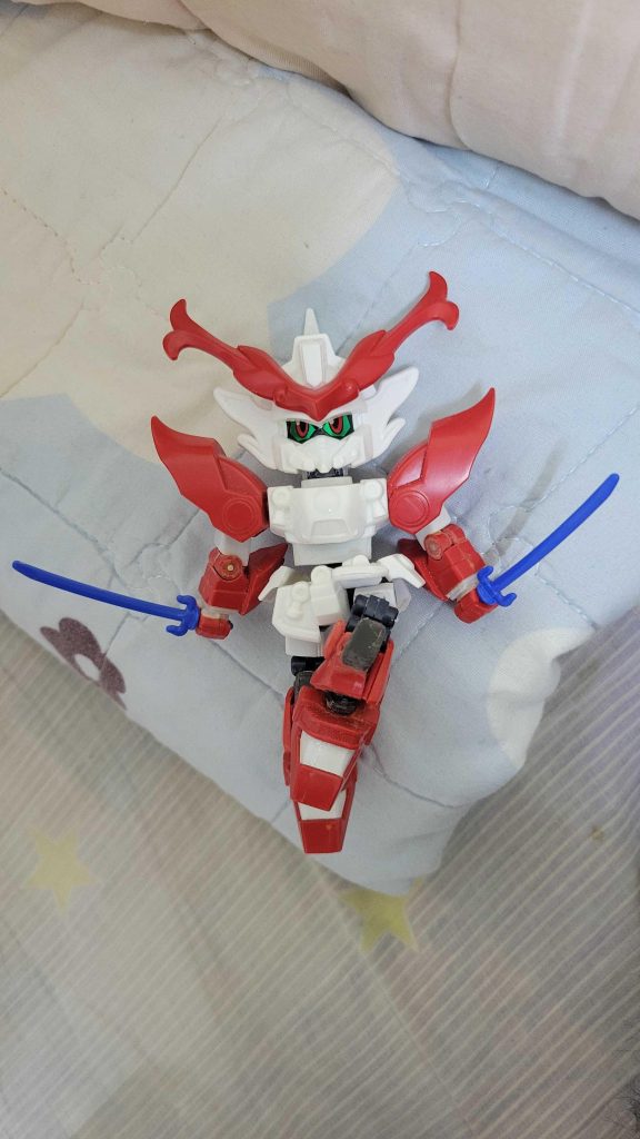 足の可動関節のテスト中、ショウウウは、この関節はもともとファグアーム関節だったが、SD足関節としては本当に優れていると語った。