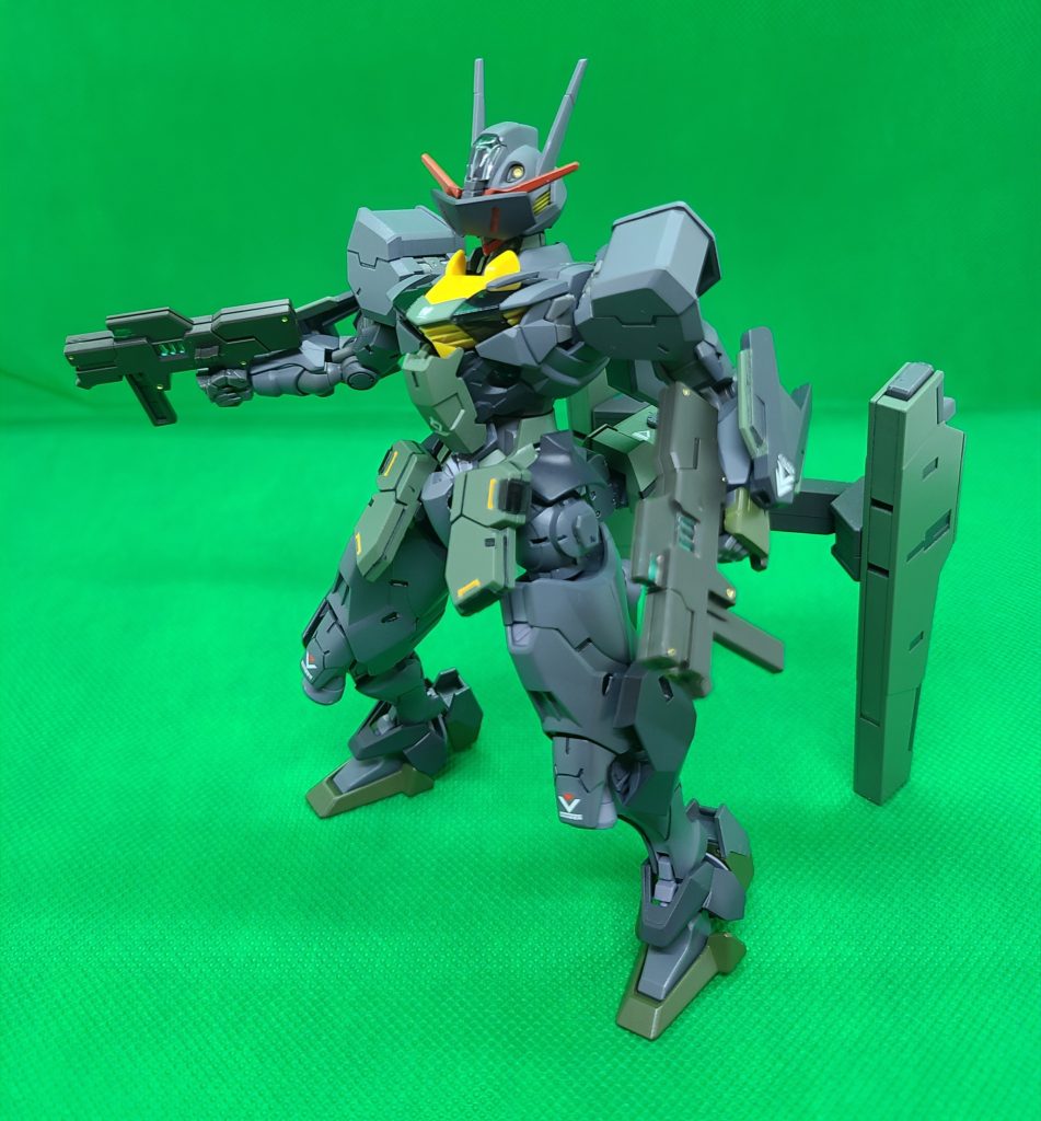 「サブマシンガン」脚部装甲にマウントされた近距離向きのビームサブマシンガン。射程範囲が短い代わりに連射性と威力を重視しています。