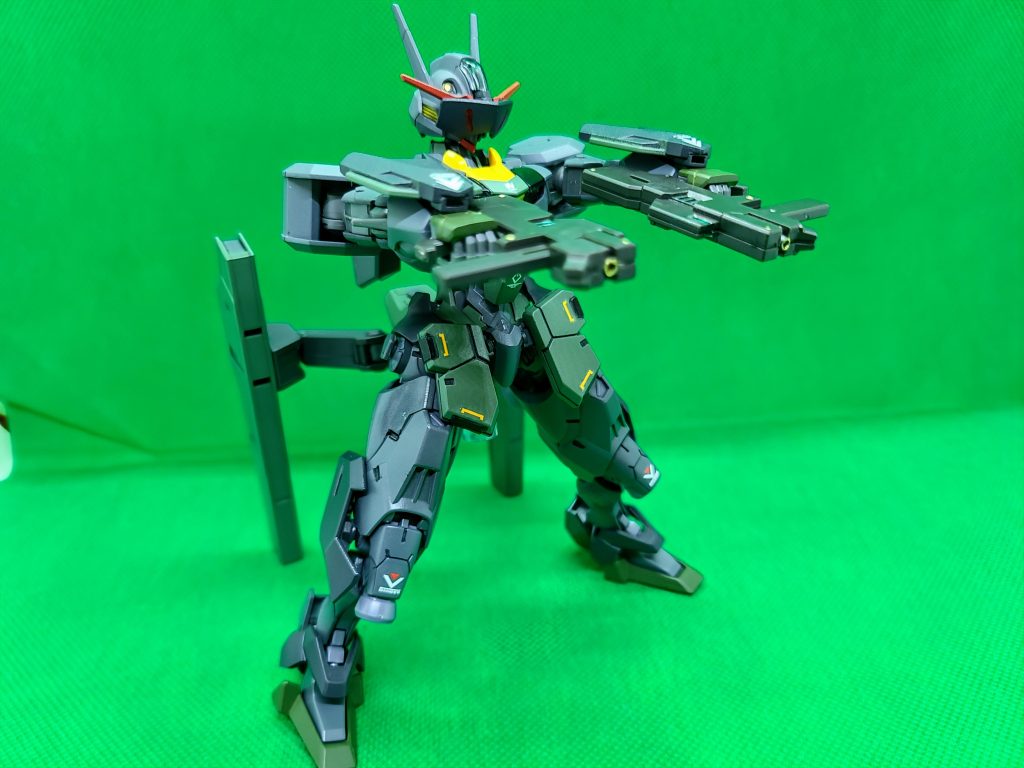 アームシールドとサブマシンガンの弾幕風。銃の横撃ちってカッコいいですよね!