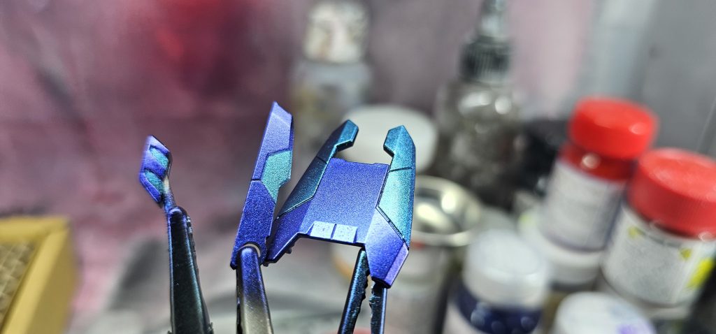 各部にプリズムメタリック ターコイズグリーンライトブルーでアクセント