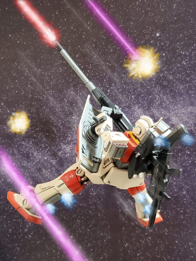 ジャック大尉はエゥーゴの救援もすぐそこまで来ているとの通信をキャッチ📡⚡ここで仲間をこれ以上失うわけにはいかない👊✨ジムII後期型試作機の性能をフルに活かし黒いMk-II と対峙する⚔️ビームライフルをなんとか回避し姿勢制御をかけMk-IIをロックオン🔆そしてロングライフルを限界まで連射する~💥💥💥🔫