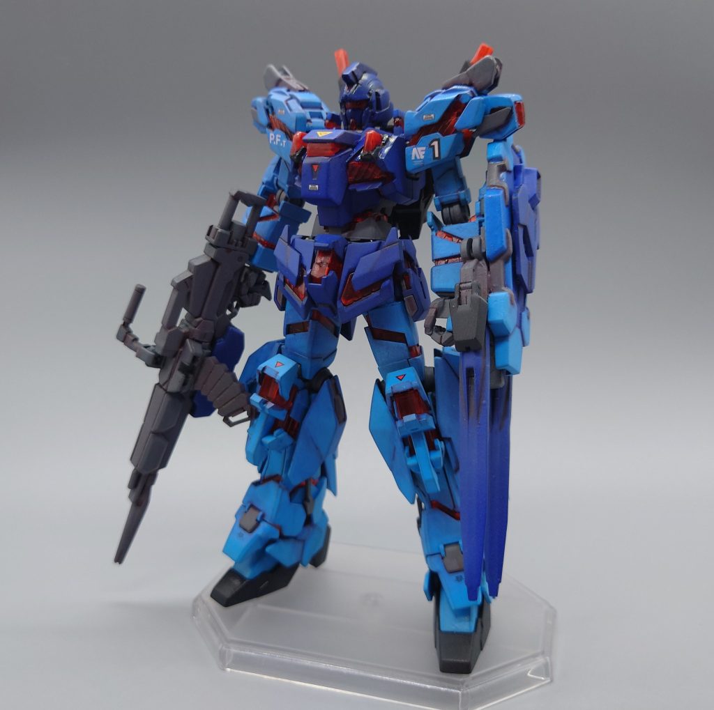 主に「変身」とも呼ばれるフルサイコフレームフレームの展開と最大稼働における荷重負荷限界を見極めるために制作された機体で、正式生産のユニコーンガンダムとの外見上の差異が少ない事からもその計画の終盤に製造された事が分かる。