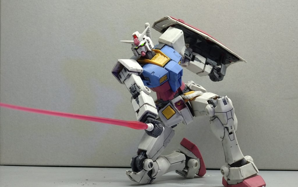 可動域も良いのでポージングが映えますね。しかし関節が脆いので、あまり動かしすぎるとプラプラになってしまうのは玉に瑕。