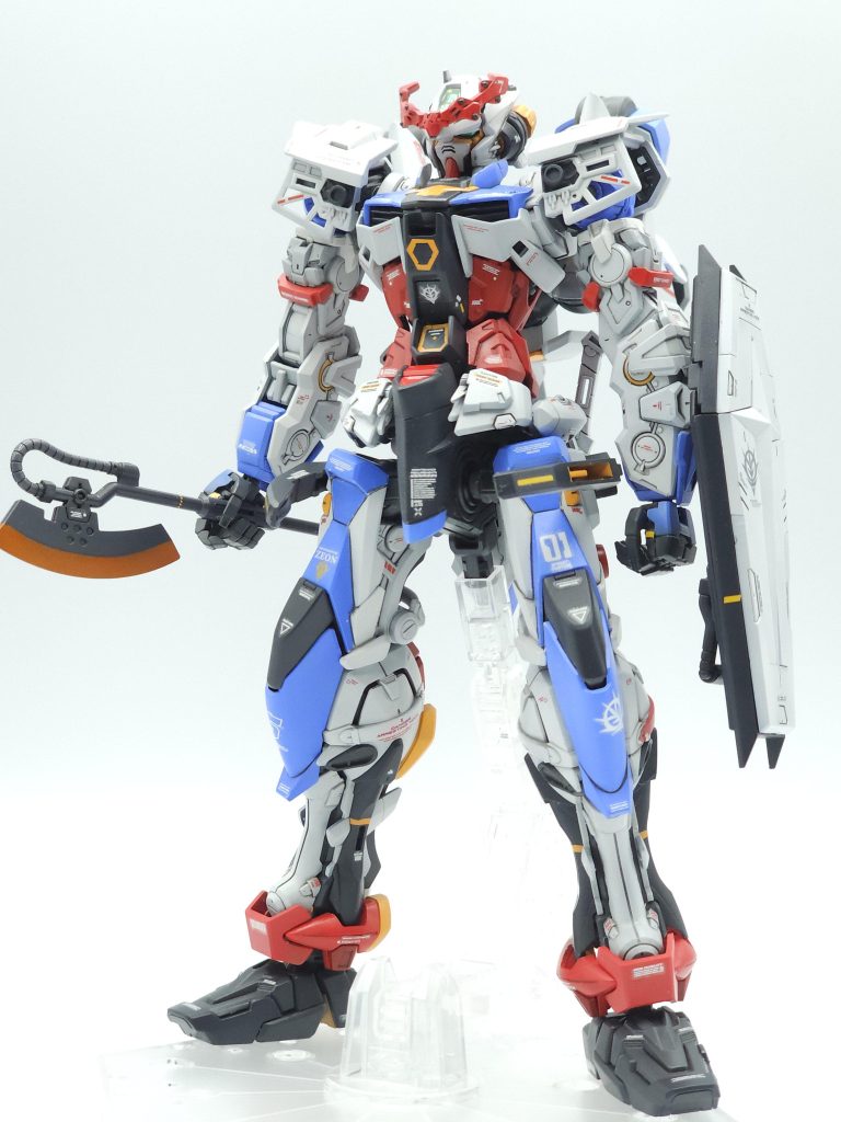 HGジークアクスが手に入らなかった悔しさから我慢できずに制作しました！人体的なデザインのアストレイにジークアクスのカラーリングがマッチしたと自己満足してます(*^^*)4月からのTV放送が楽しみです🎵