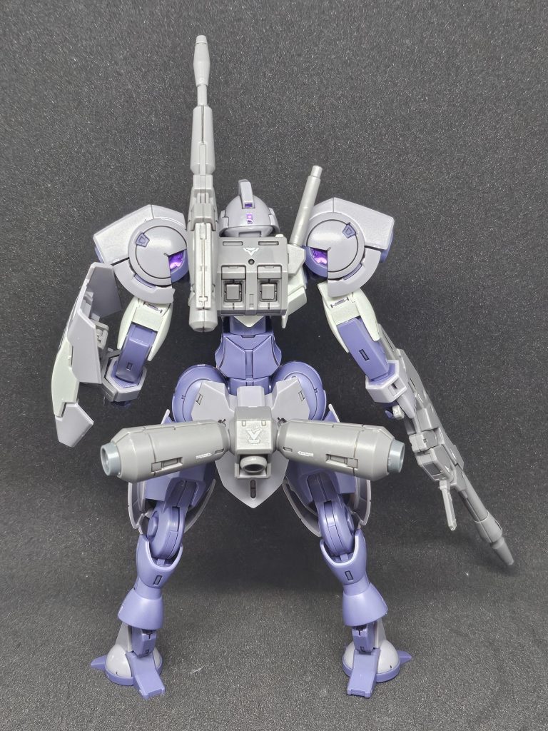 背面腰部バーニアにパーツを足してます