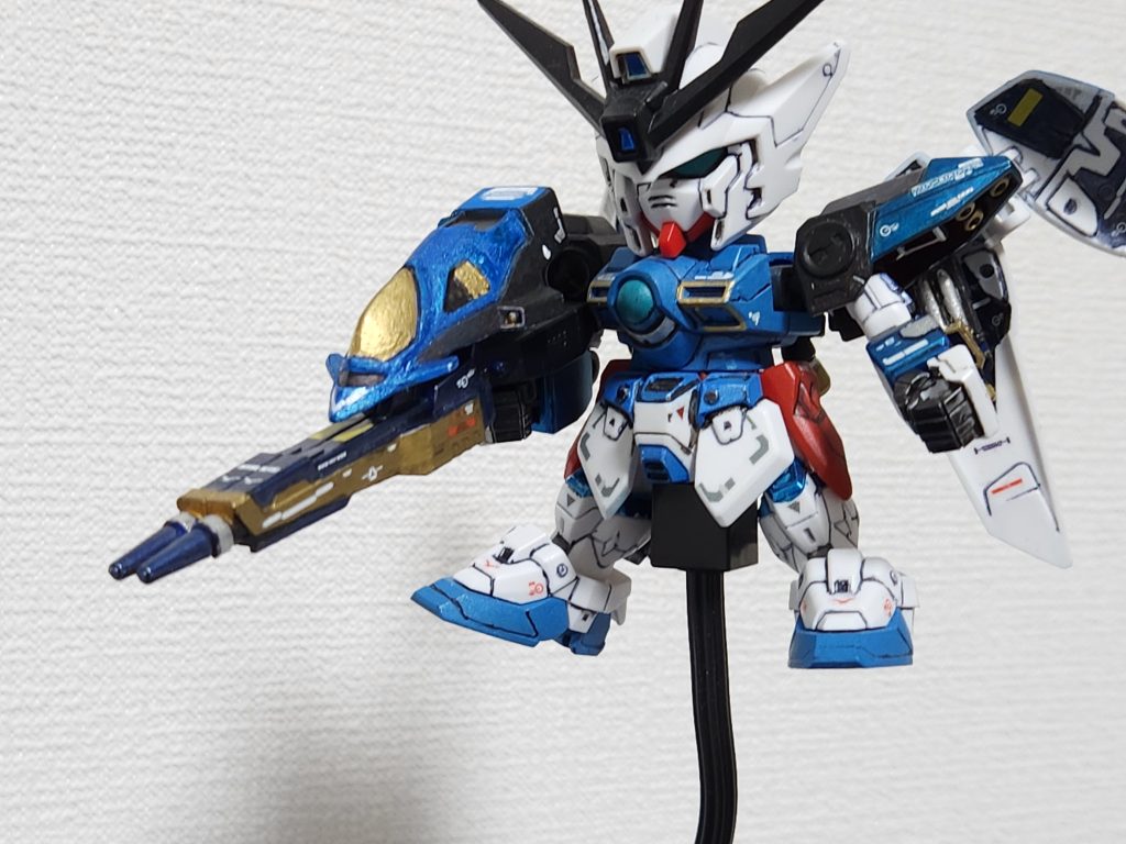 シールドとボディの色を合わせたかったのですが、別日にシールドを塗装したせいで色合いが異なっています。