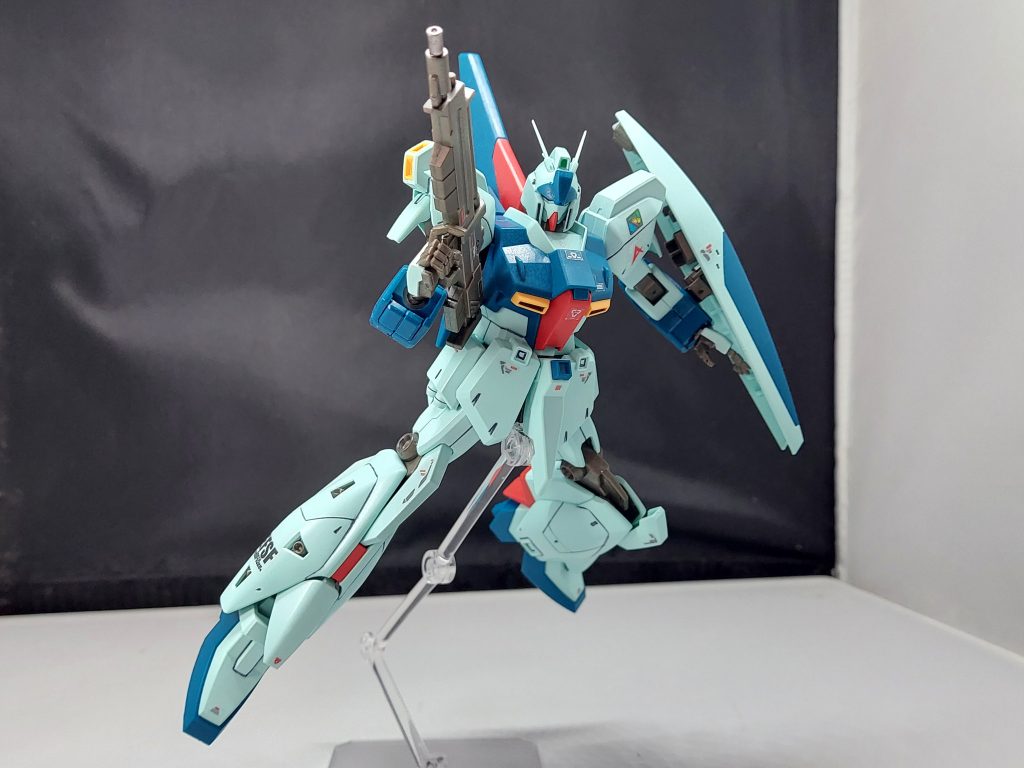 ニューガンダムもいいんですけどリガズィも格好いいですよね✨キットとしては結構昔の物ですけどクオリティはなかなかですよね😃