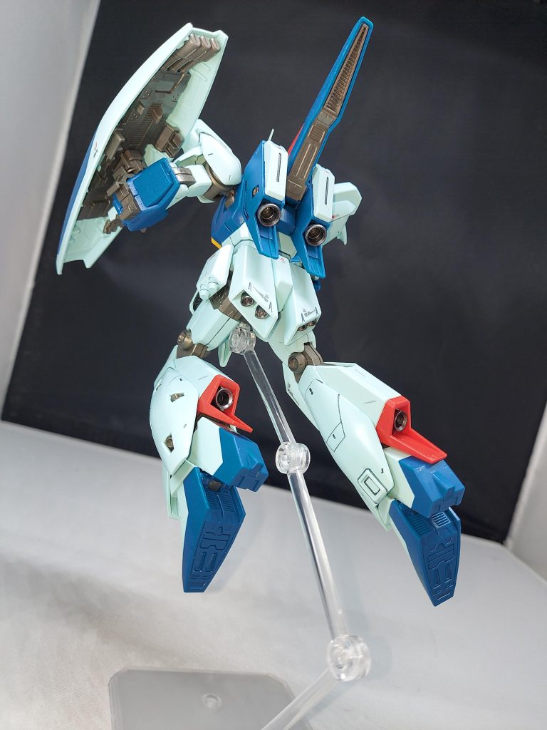 背面のバーニアをガンメタルで塗ってみたのですが、結構ギラついていい感じ👍️お気に入りです(*´ー`*)