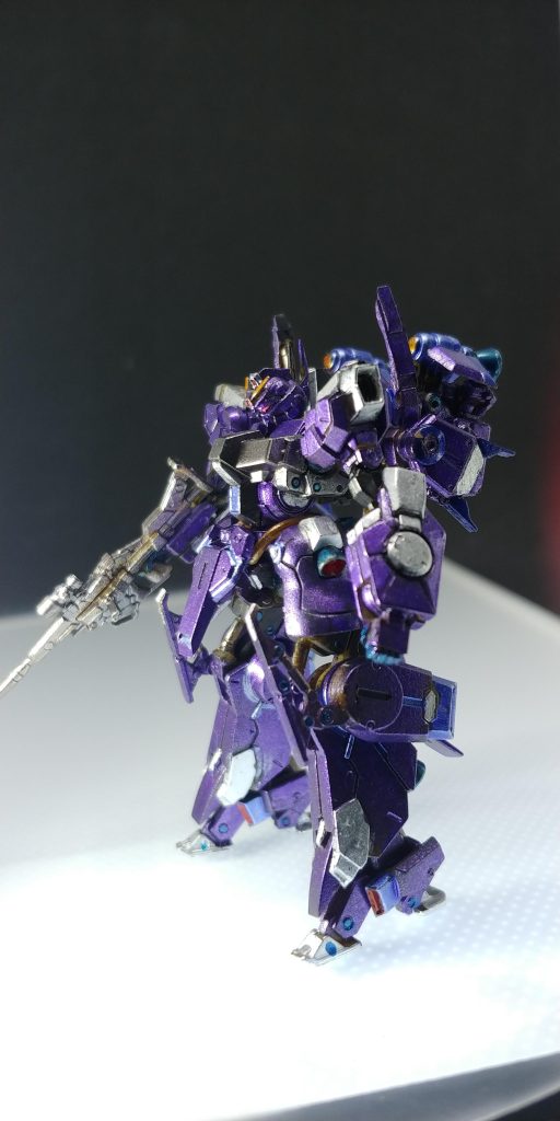 今回はガンダムマーカーでない別のマーカーを試したくこの色にしてみました