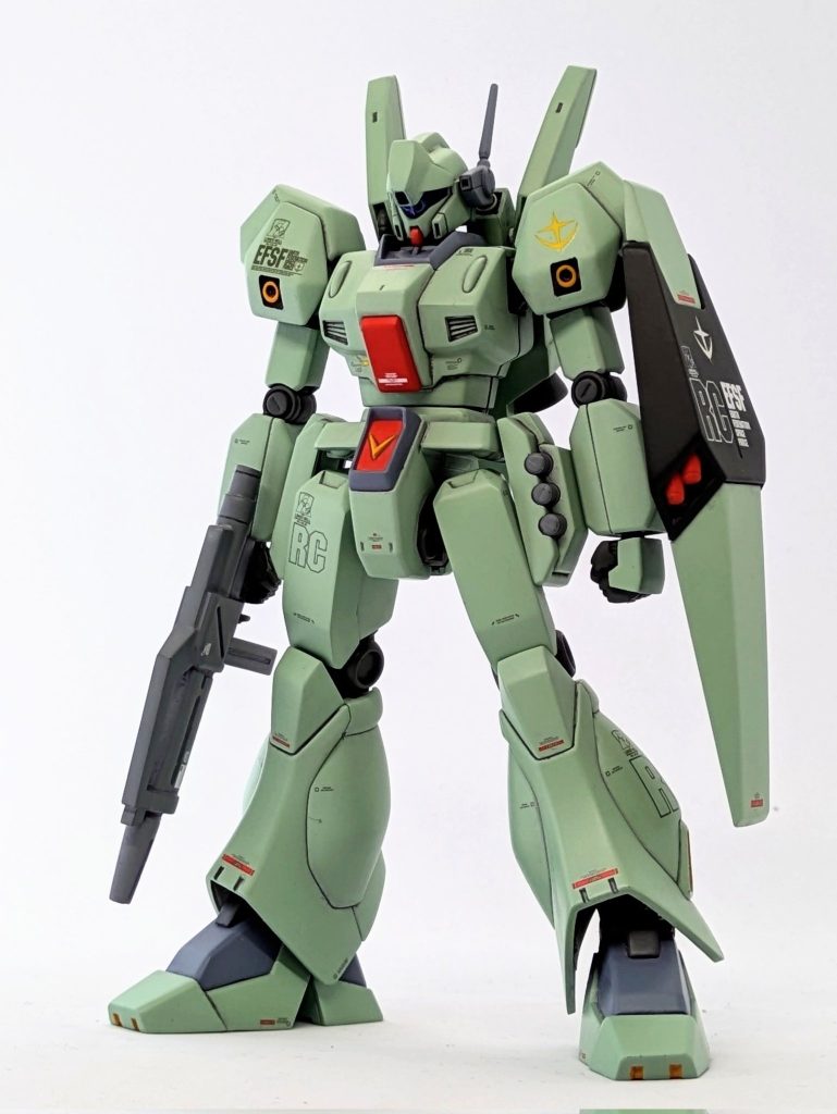 通常装備。妄想設定で遊ぶ前にまず本気でプロポーション改造を!ということで、あちこちノコギリが入っています。