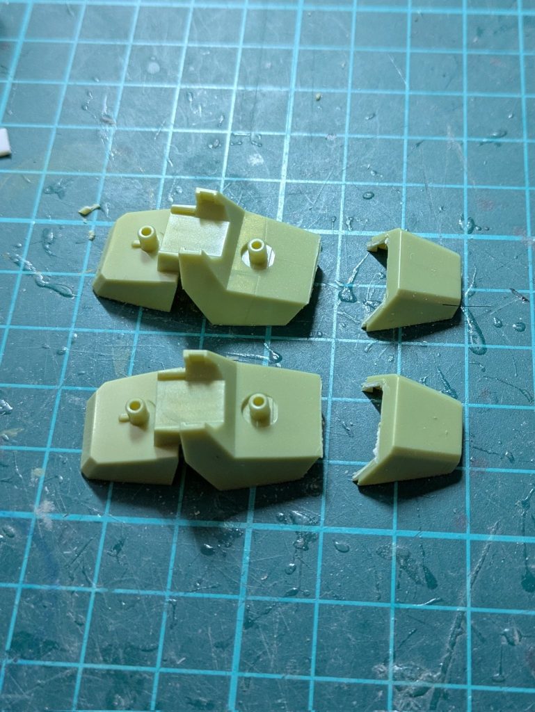 靴は一度切断して2ミリ詰めて再接着。