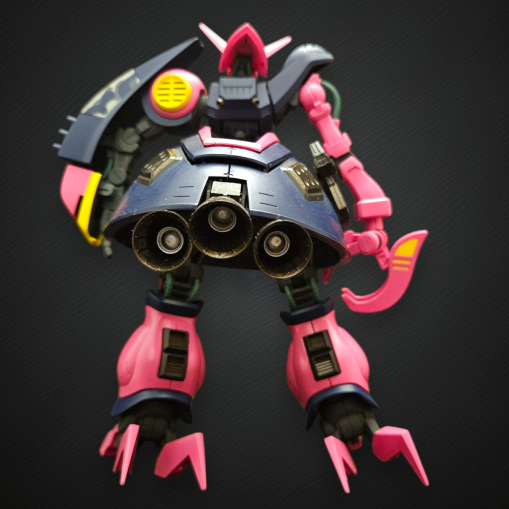 後ろ。バーニアはブロンズで塗装後、中をシルバーで塗分けてます。