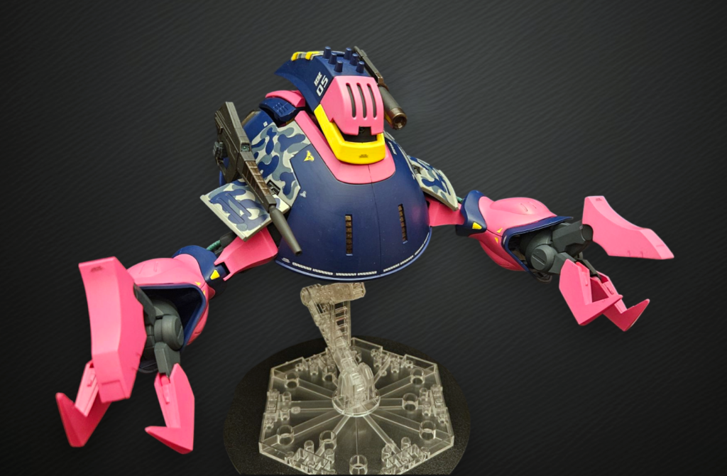 MA形態に変形。うまくスカートに収納できずに少しパかっとあいてます…