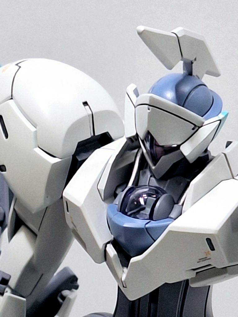 胸部アップ( *´艸`)コクピット?も透けて見えるぐらいクリアを丁寧に処理しました。最近のバンダイはクリアパーツの精度も良くなった感じがします。昔からでしょうか?